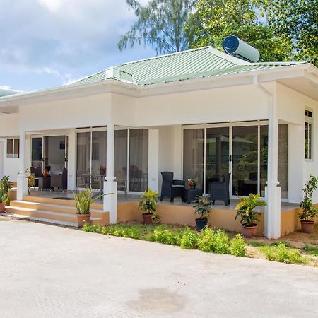 Macmillan'S Holiday Villas Grand Anse  ภายนอก รูปภาพ