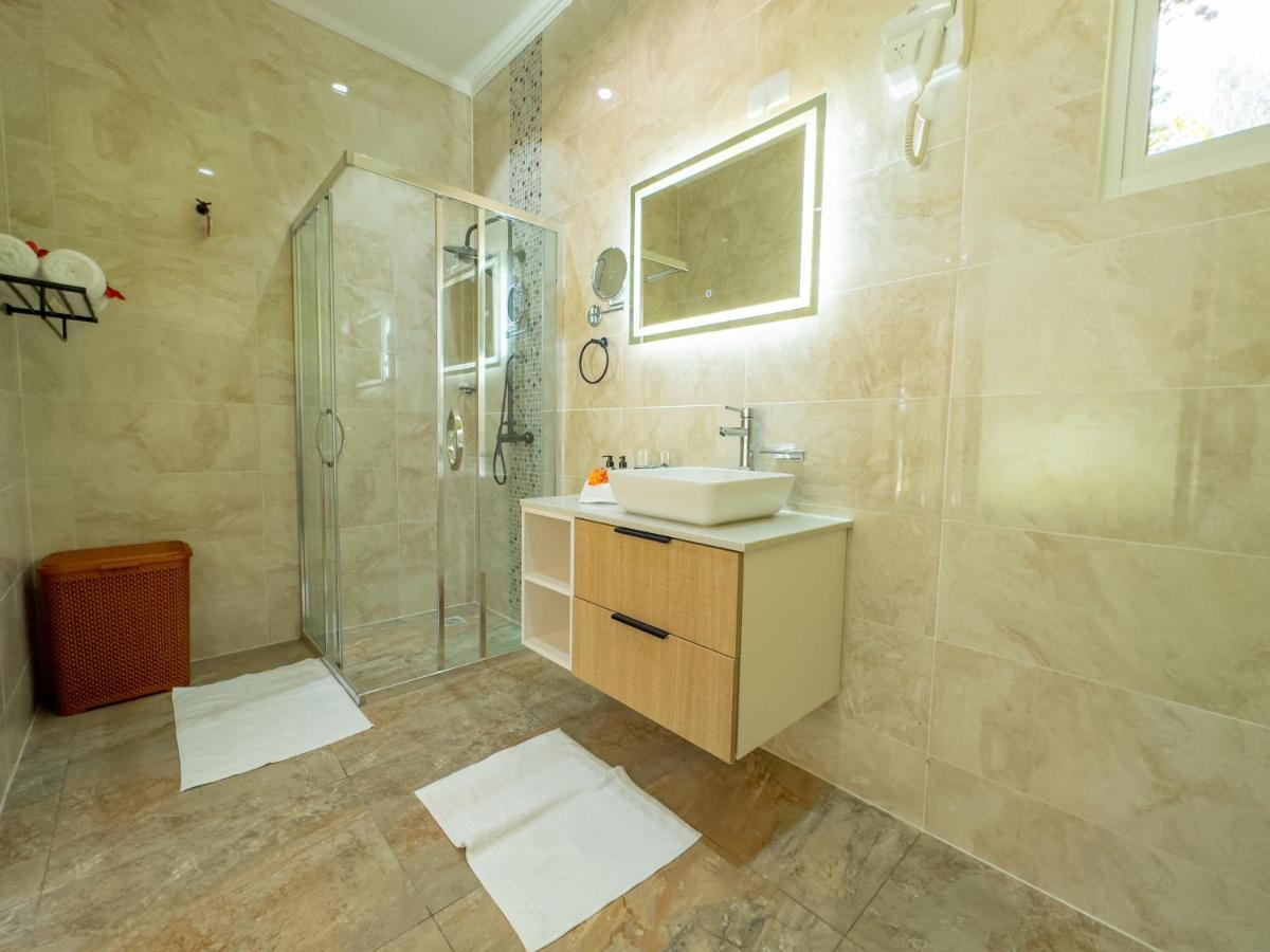 Macmillan'S Holiday Villas Grand Anse  ภายนอก รูปภาพ