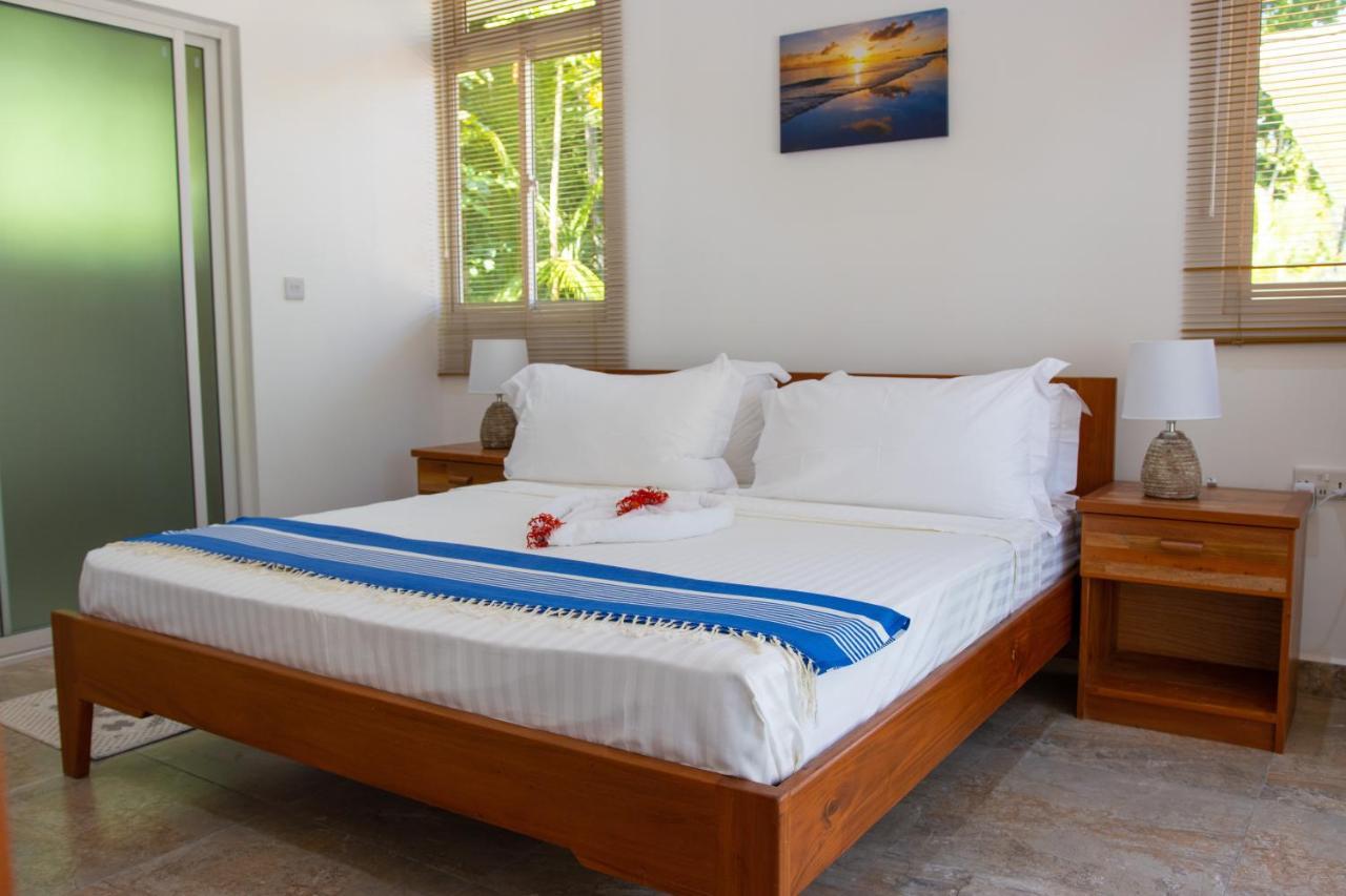 Macmillan'S Holiday Villas Grand Anse  ภายนอก รูปภาพ